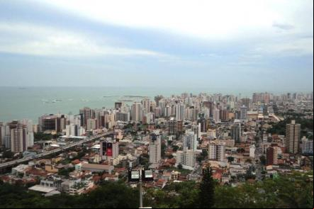 Vista de Vila Velha com o mar ao fundo - Foto: Hvl (Licen
