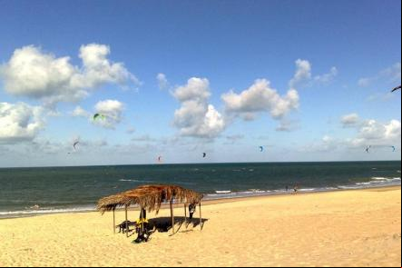Kitesurfing em Praia de Cumbuco - Foto: Elissonm (Licen