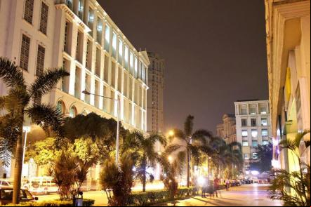 Avenida Central em Hiranandan - Foto: Aks9955 (Licença-cc-by-sa-4-0)