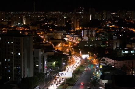Uma das avenidas da cidade 